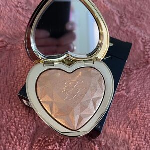 Too Faced Heart-Shaped Highlighter - Shimmering Gold